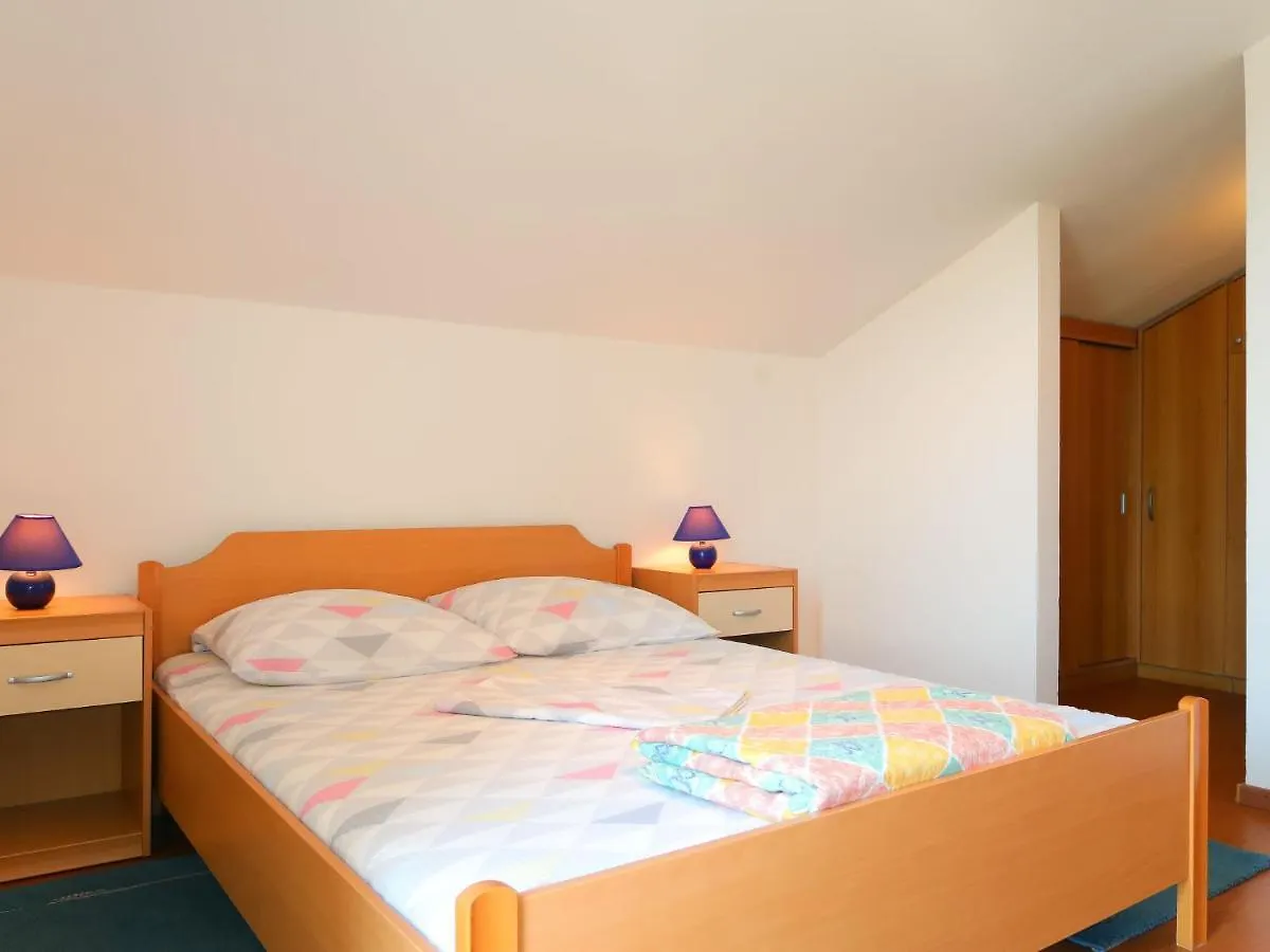 Apartment Margareta - Ics102 By Interhome Porozina
