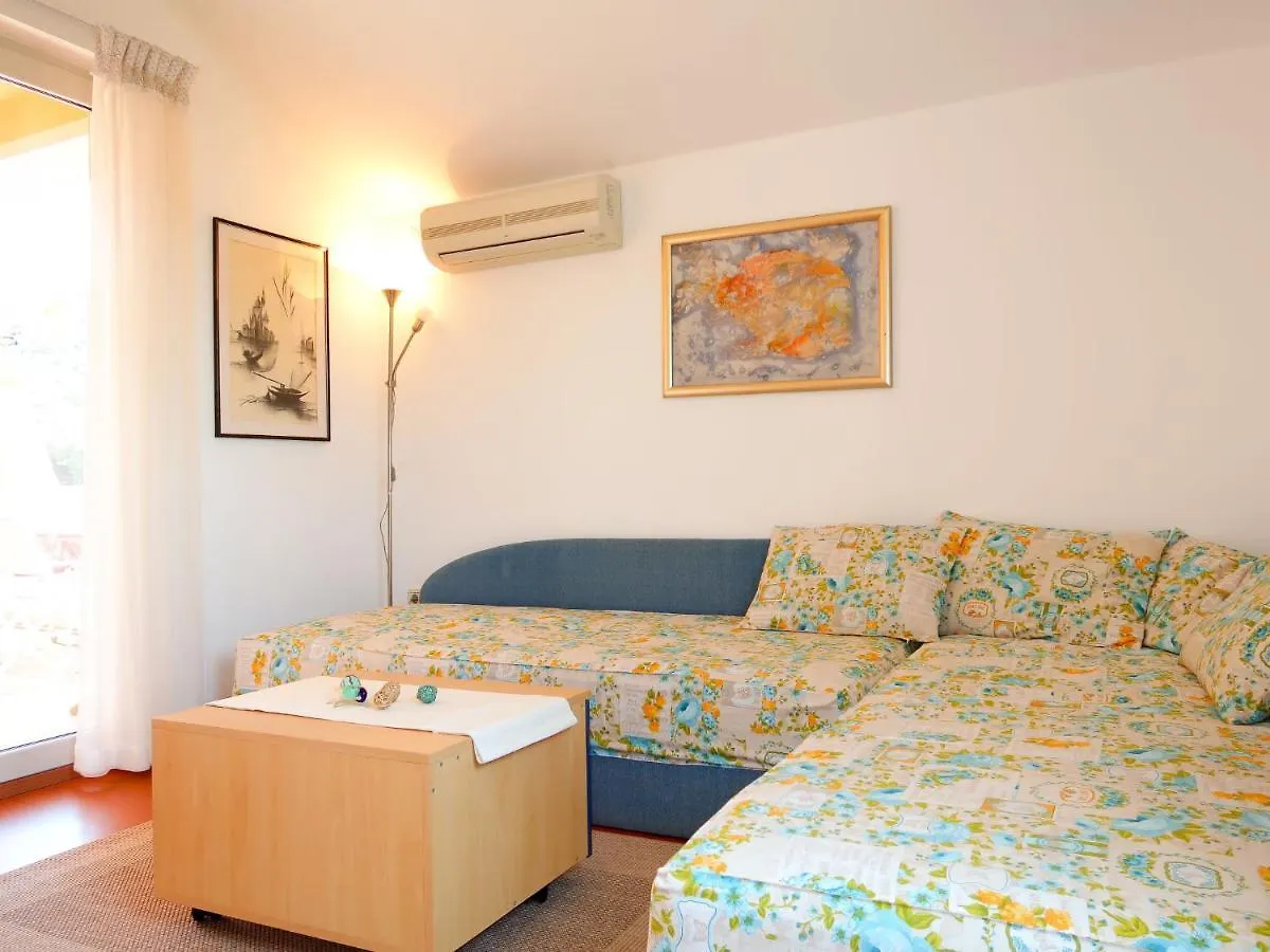Apartment Margareta - Ics102 By Interhome Porozina